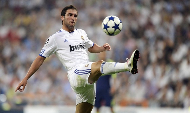 爱游戏官网：德甲联赛激战正酣，拜仁慕尼黑紧追勒沃库森争冠悬念再起