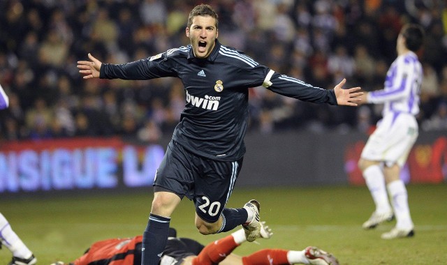 爱游戏官方入口|惊天逆转！压哨绝杀引爆全场，冠军悬念留至最后一秒