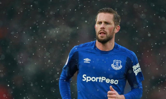 爱游戏：意甲争冠白热化，国际米兰紧咬尤文图斯，米兰双雄上演巅峰对决