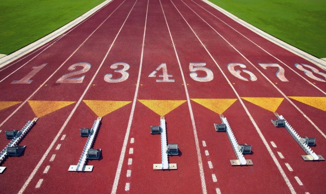 爱游戏体育：皇家马德里与巴塞罗那上演巅峰对决，西甲冠军悬念再起