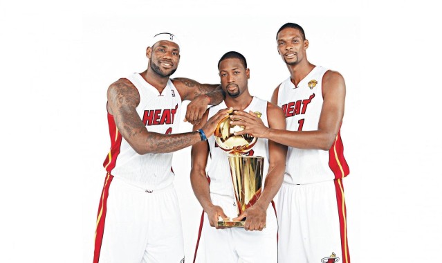 爱游戏官方入口：国羽新星闪耀全英赛，女单小将逆转夺冠创历史