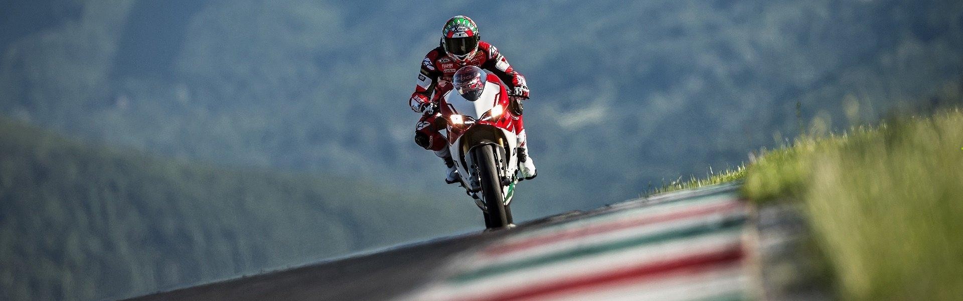 爱游戏官方入口_百米飞人巅峰对决，新星闪耀，传奇再续