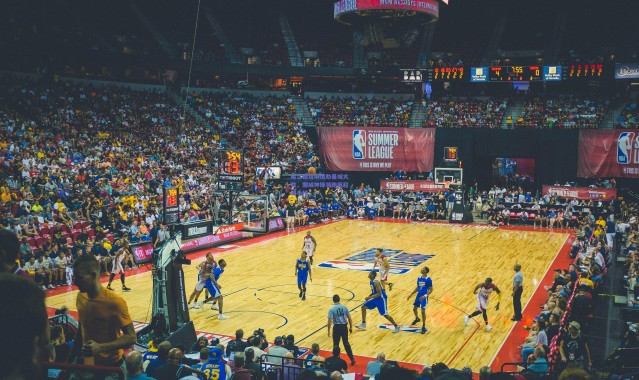 【爱游戏官网】哈兰德双响炮助曼城大胜，挪威神锋领跑英超射手榜