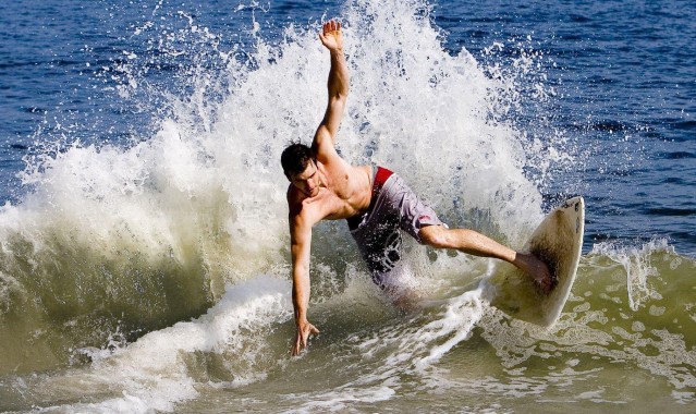 爱游戏官方入口_潘展乐勇夺世锦赛金牌 中国游泳新星闪耀国际舞台