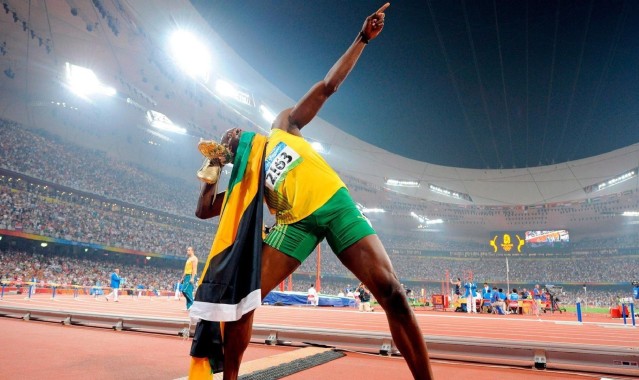 爱游戏官网_英超争冠白热化，曼城绝杀登顶，阿森纳紧追不舍